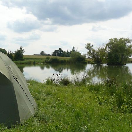 Au Milieu De Nulle Part Chambres Au Lac Du Der Outines Exteriér fotografie